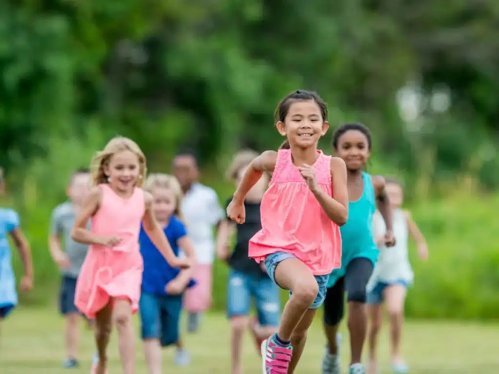 10 Outdoor Team Building Exercises to Energize Kids