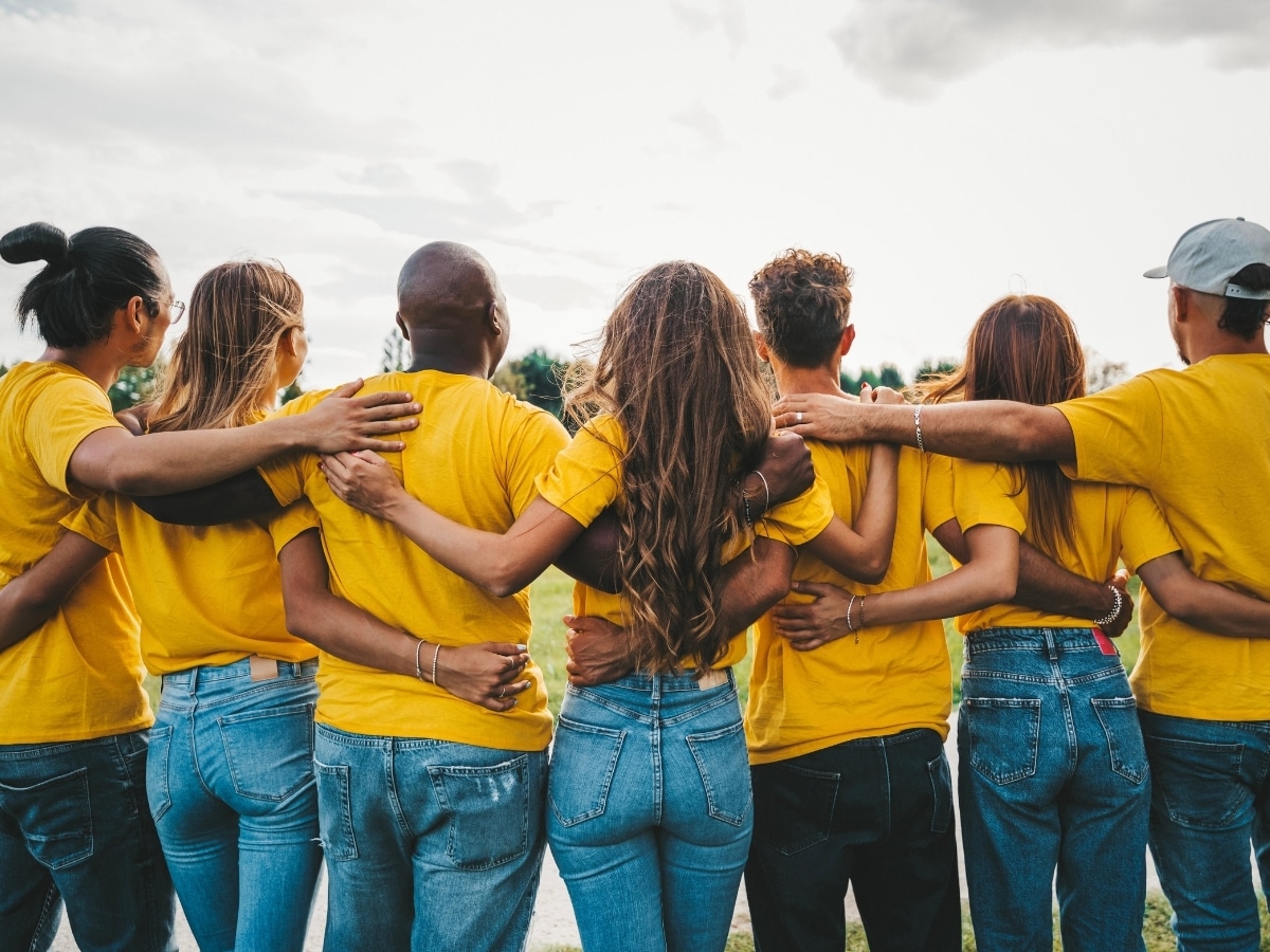 How to Lead Team Building Activities for Youth Groups